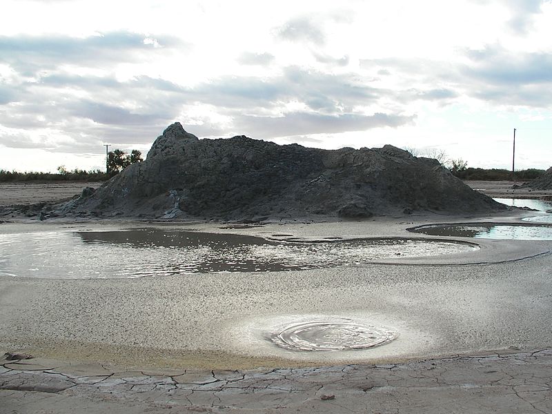 File:Volcanic Mud by the Salton Sea - panoramio (3).jpg