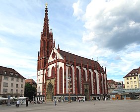 Die gotische Marienkapelle in Würzburg, letzte Ruhestätte Neumanns († 19. August 1753). Eine 1953 am Pfeiler zum Mittelschiff angebrachte Gedenktafel erinnert.