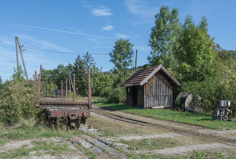 File:Waldneukirchen Steyrtalbahn Haltestelle 09 2015.jpg