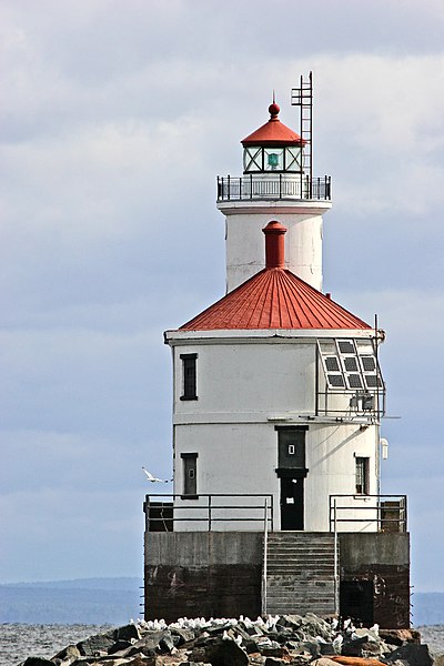 File:Wisconsin Point Light house.jpg