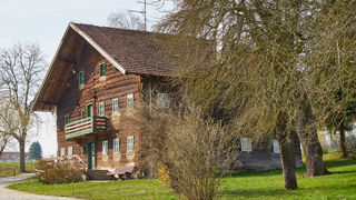 Wohnhaus des Dreiseithofes Birkenweg 1 Hader