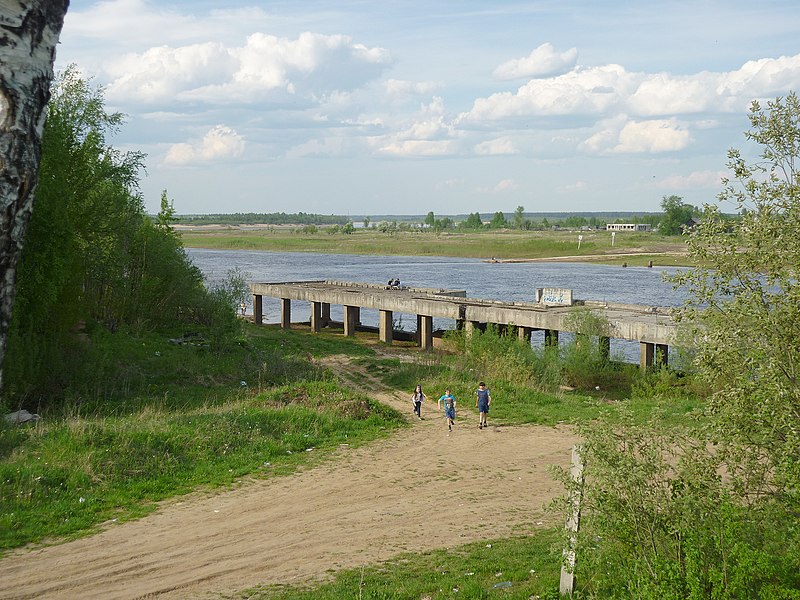 File:Недалеко от Кировского парка - panoramio.jpg
