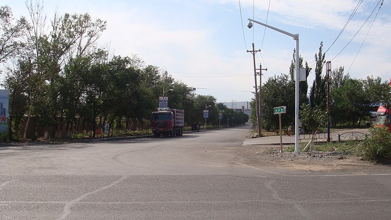 File:中国新疆乌鲁木齐市头屯河区China Xinjiang Urumqi, Toutunhe Area Chin - panoramio (3).jpg