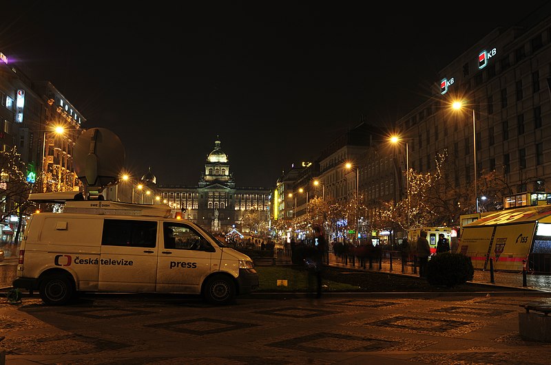 File:13-12-31-noční Praha-by-RalfR-37.jpg