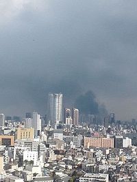 东京在地震后引发火灾
