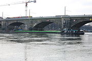 Deutsch: havarierter Frachter „Albis“ an der Dresdner Albertbrücke