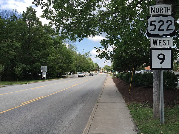 US 522 northbound and WV 9 westbound in Berkeley Springs