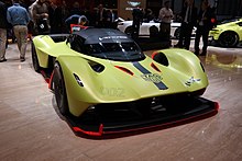 Une Aston Martin Valkyrie avec une carosserie 100% fibre de carbone