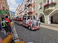 Bus im Stil einer Eisenbahn / road train