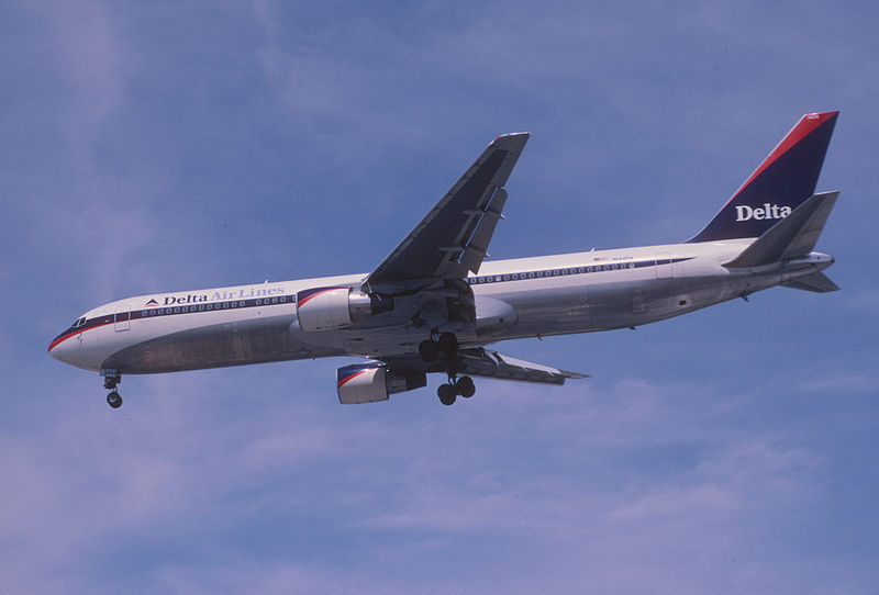 File:223fk - Delta Air Lines Boeing 767-332, N144DA@LAS,17.04.2003 - Flickr - Aero Icarus.jpg