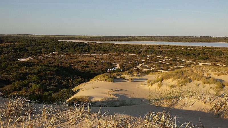 File:28 Mile Crossing Camp Ground, Coorong National Park 01.jpg