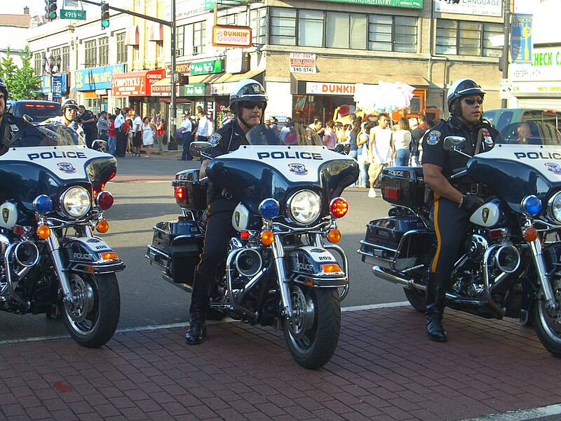 File:6.6.10CubanParadeUCByLuigiNovi1.jpg