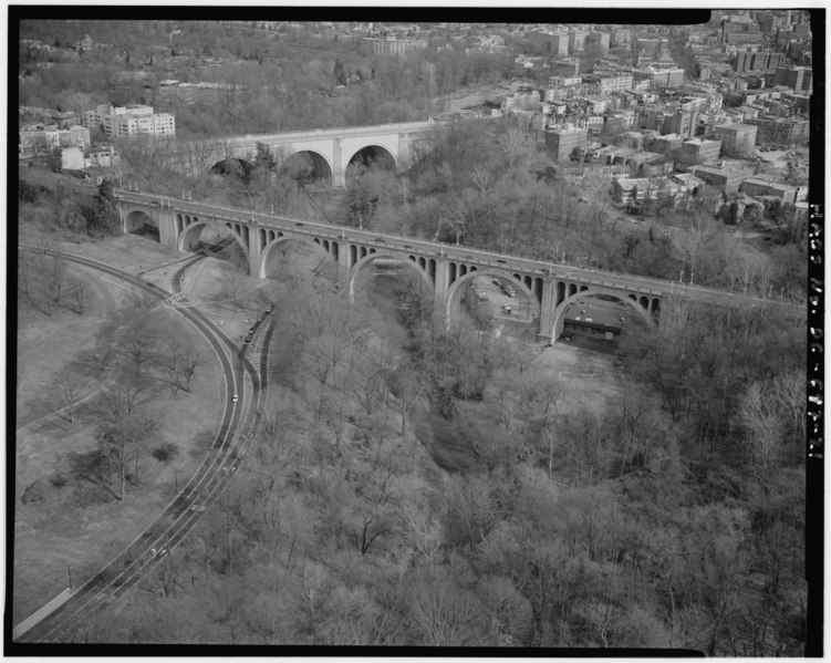 File:AERIAL VIEW SOUTH OF TAFT (CONNECTICUT AVENUE) BRIDGE, LOOKING NORTHEAST - Rock Creek and Potomac Parkway, Washington, District of Columbia, DC HABS DC,WASH,686-21.tif