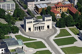Aerial image of the Propylaea in Munich (view from the southeast).jpg