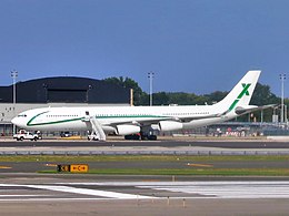 Air X Charter Airbus A340-312 9H-BIG à l'aéroport JFK.jpg