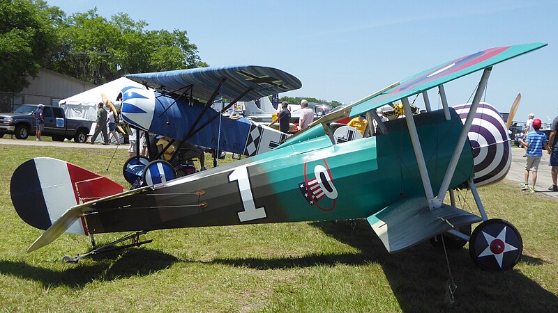 File:Airdrome Nieuport 24 & Airdrome Fokker D.VIII replicas.jpg