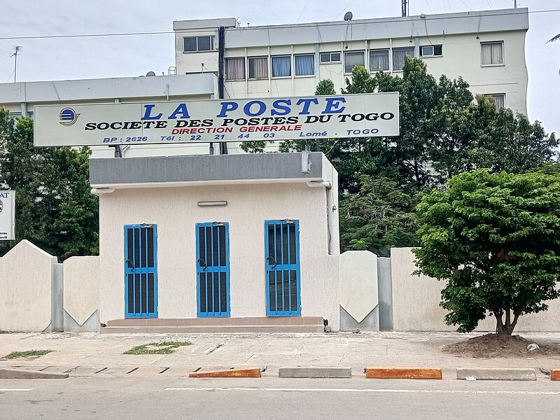 File:Ancienne poste de Lomé.jpg