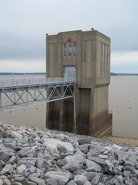 File:Arkabutla Lake and Dam May 2012 DeSoto County MS 003.jpg