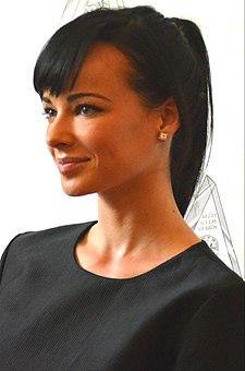 Ashley Rickards v říjnu roku 2014