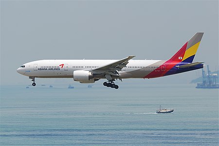 ไฟล์:Asiana Airlines Boeing 777-200ER; HL7742@HKG;31.07.2011 614fz (6052589349).jpg