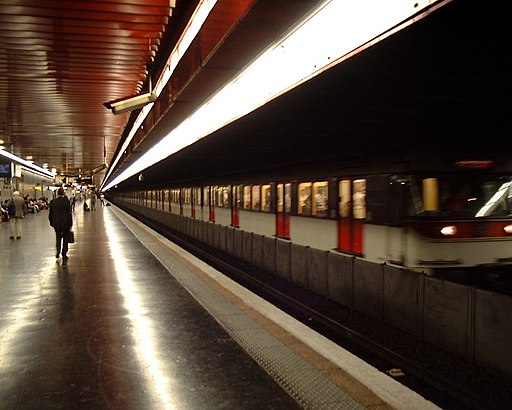 Auber-RER-Paris-2005-Platform-2