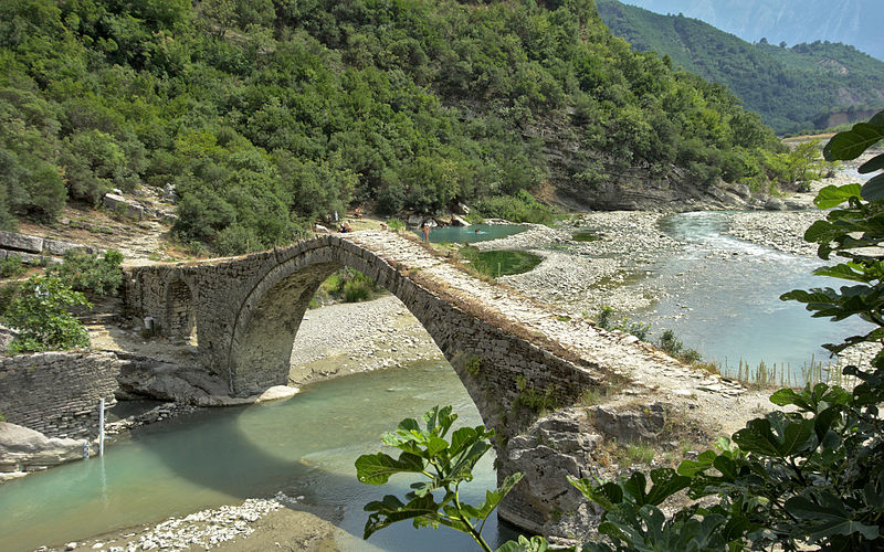 File:Banjat e Benjës with river Lengarica and Ura e Kadiut.jpg