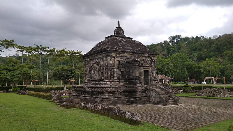 File:Banyunibo Temple.jpg