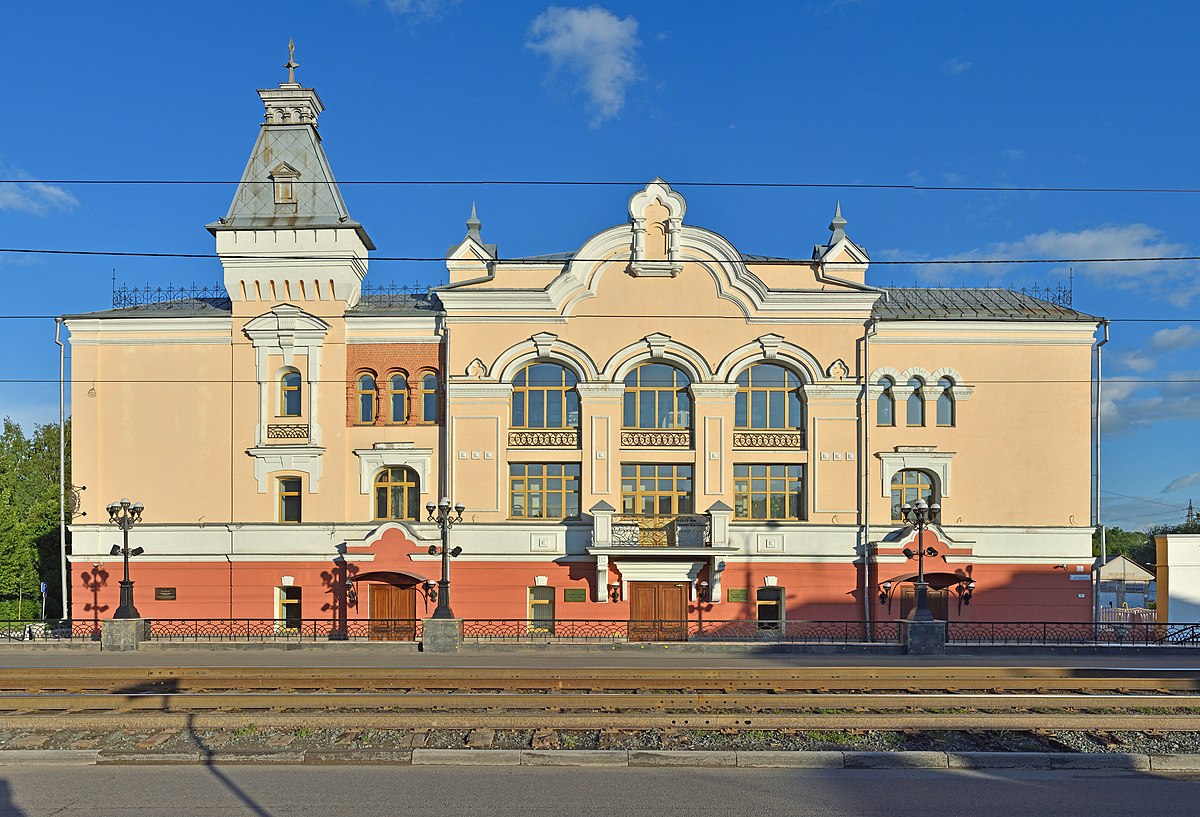 Здание государственной филармонии в Барнауле