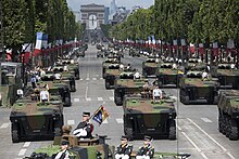 Défilé du 14 juillet 2017 à Paris. Au premier plan, des VBCI du 16e bataillon de chasseurs.