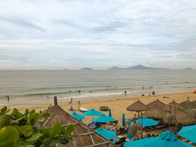 File:Beautiful beach of Hoi An (24675493337).jpg