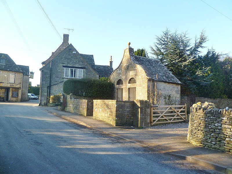 File:Bisley, lock-up (geograph 2793380).jpg