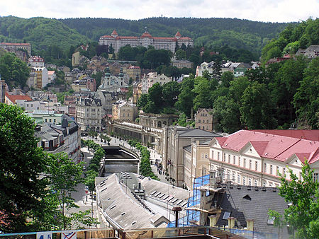 Tập_tin:Blick_von_der_oberen_Terrasse_des_Kursanatoriums_Thermal.JPG