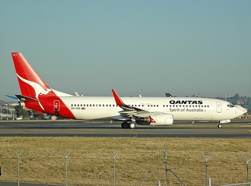 File:Boeing 737-838, Qantas JP316253.jpg