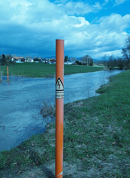 File:Bogenbach bei Baerndorf Pfahl2.JPG