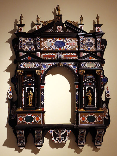 File:Bottega veneziana, cornice impiallacciata in ebano e intarsiata di avorio, pietre dure e bronzi dorati, xvi secolo ca., stemma Pesaro.JPG