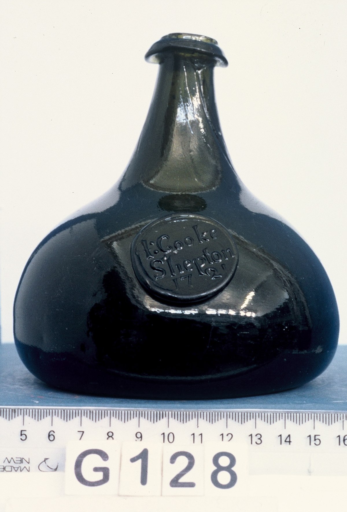 Sealed bottles - Wikipedia