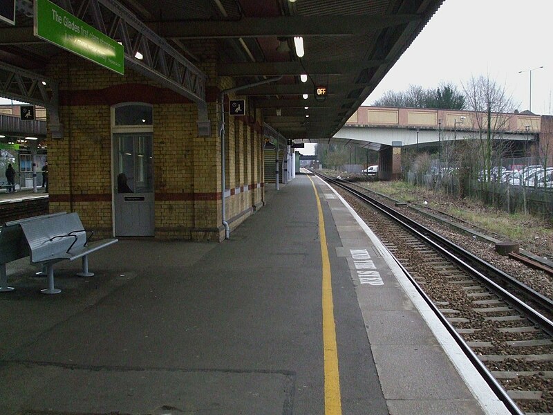 File:Bromley South stn slow westbound platform looking east1.JPG