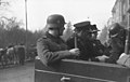 Bundesarchiv Bild 101I-030-0780-17, Krakau, Razzia, deutsche und polnische Polizei.jpg