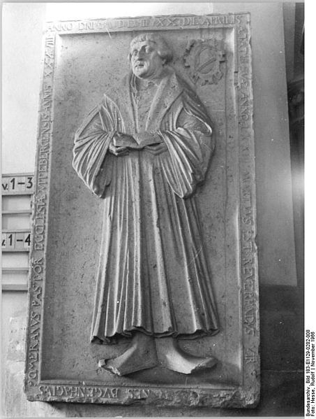 File:Bundesarchiv Bild 183-E1129-0202-008, Wittenberg, Stadtkirche, Relief von Martin Luther.jpg