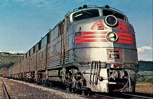 EMD E5A und mehrere E5B der Chicago, Burlington and Quincy Railroad mit Güterzug in Colorado (Oktober 1967)