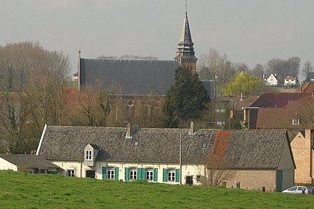 View of the village, with the watermill CIWatermolen Pede.jpg