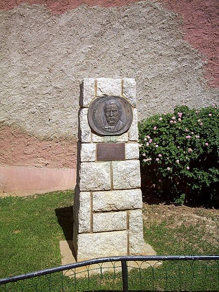 File:Catalonia VilassarDeDalt Monument JosepAnselmClave.JPG