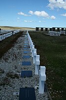 Cementerio de Puerto Darwin, Islas Malvinas.jpg