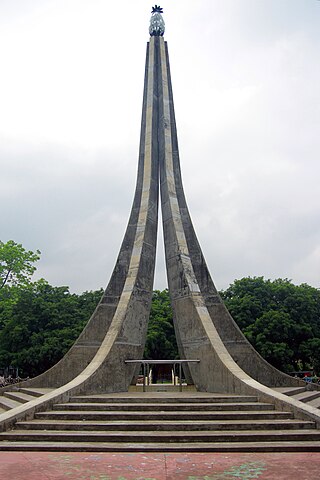 Central Shaheed Minar, University of Chittagong (08).jpg