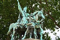 Statue av Karl den store nær katedralen Notre-Dame i Paris