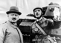 Bien que colonel à ce moment, Charles de Gaulle, avec le président Lebrun à gauche, commandera la plus puissante des divisions blindées françaises en mai 1940.