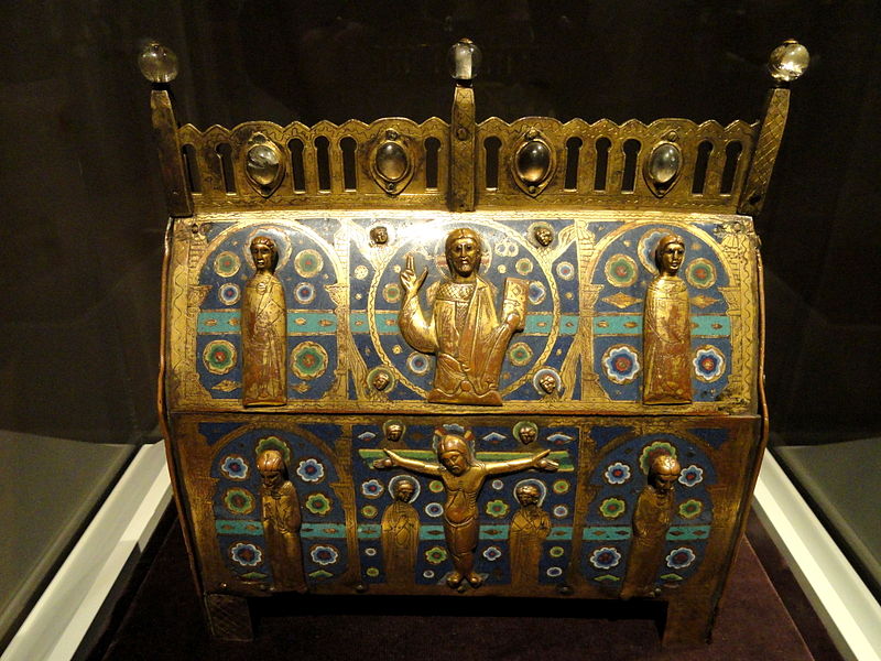 File:Chasse, view 1, about 1225-1250 AD, French, Limoges, gilded copper and enamel over oak core - Cleveland Museum of Art - DSC08487.JPG