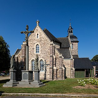 Chevet de l'église Saint-Pierre, Plélan-le-Grand, France.jpg