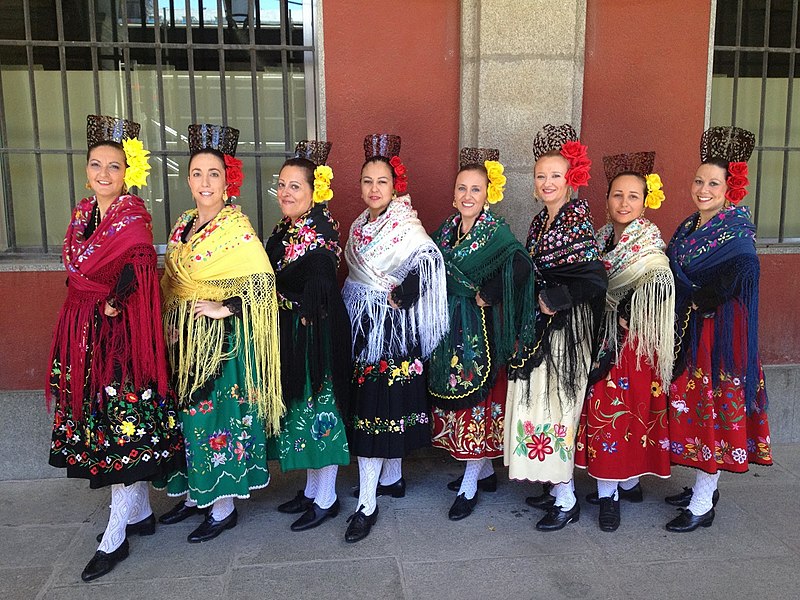 File:Chicas del GF Raíces Extremeñas.jpg