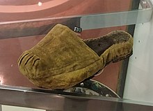 Women's velvet slipper, found in the castle during the 1955 restorations, second half of the 15th century, Pavia Civic Museums Ciabatta XV secolo Pavia.jpg